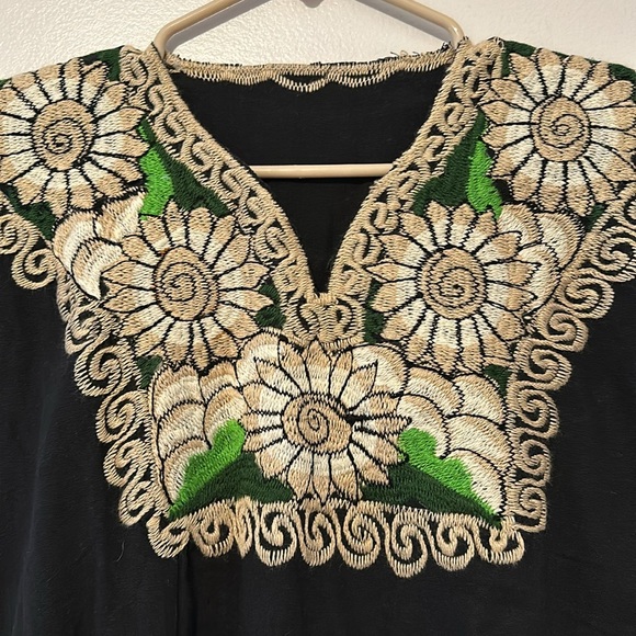 Handmade Embroidered Traditional Mexican Blouse - Beautiful 🌻 - Picture 2 of 2